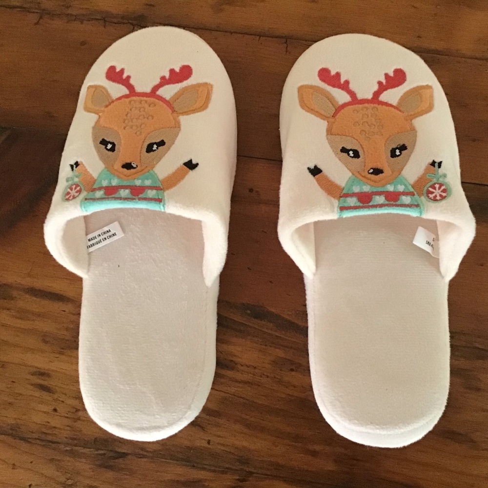 Embroidered Reindeer Slippers *NWOT*